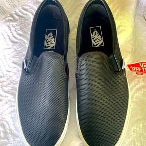 Never worn purchased incorrect size.  Tag is displaying 65 usd